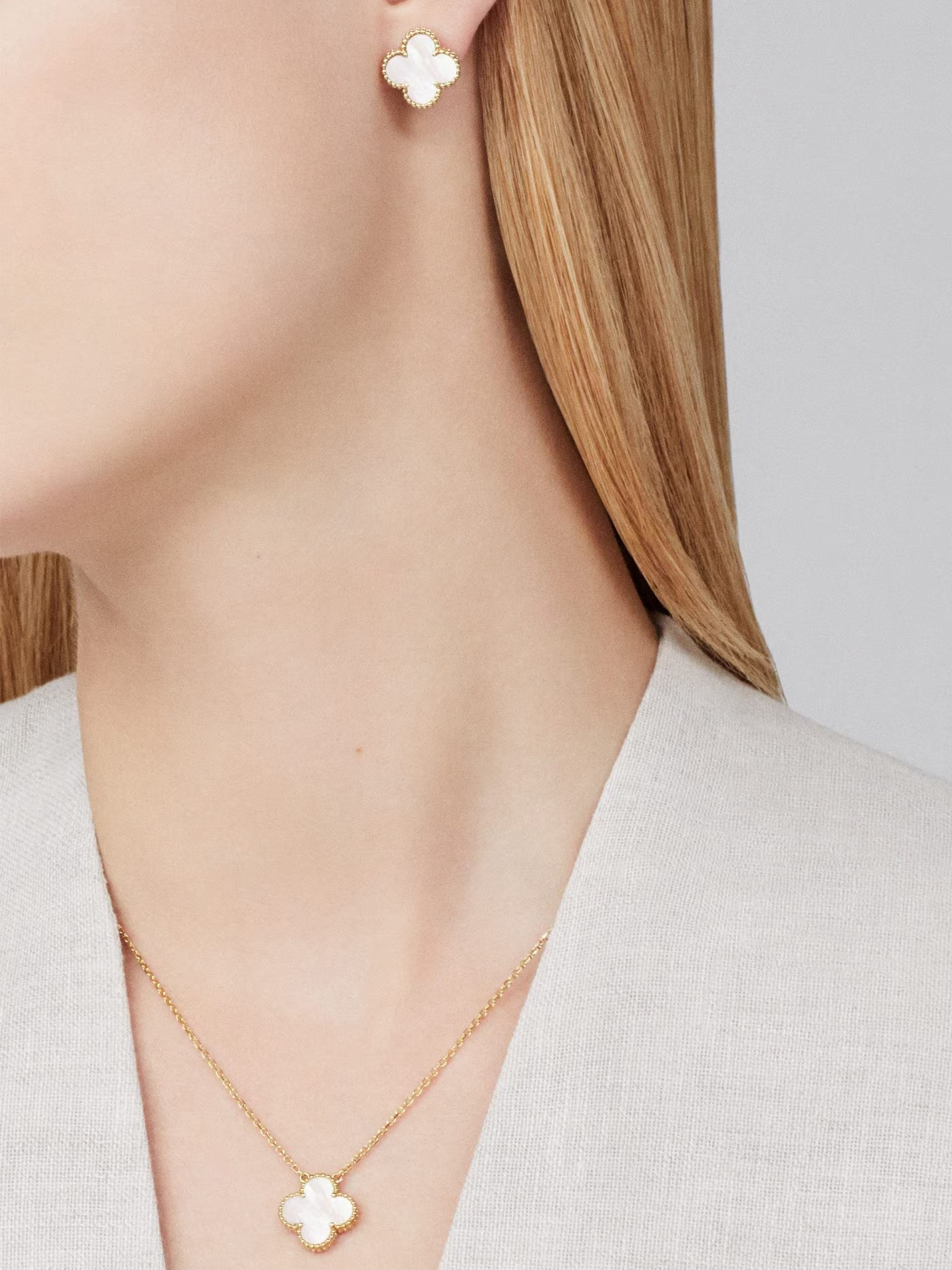 boucle d'oreille trèfles dorés